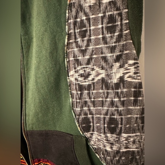 Conscious Convergence Maykuna Green Patchwork Vest Hoodie - Picture 5 of 11